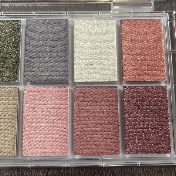 KVD Beauty Planet Fanatic Fully Recyclable Eyeshadow Palette - Picture 7 of 8